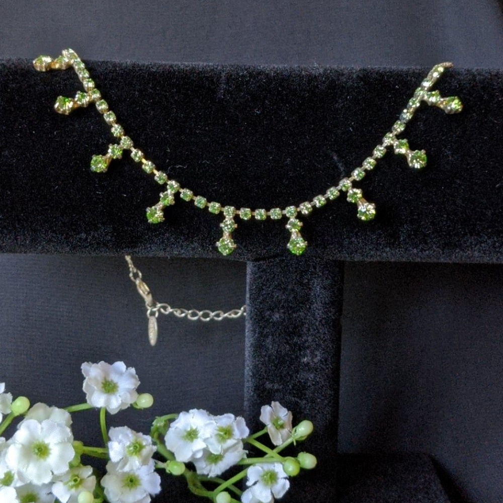 GREEN DAINTY NECKLACE